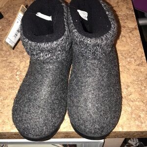NWT Women's Dearfoams Ankle Boots